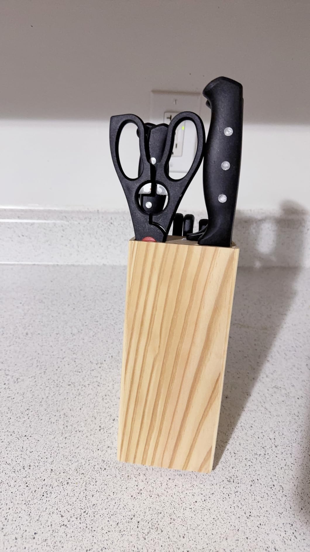 Farberware Knife Block Set 22-Piece Kitchen Knife Set with High-Carbon Stainless Steel Blades, Non-Slip Handles, Chef Knife, Santoku, Steak Knives, Scissors, Sharpening Steel, and Storage Block customer photo 2