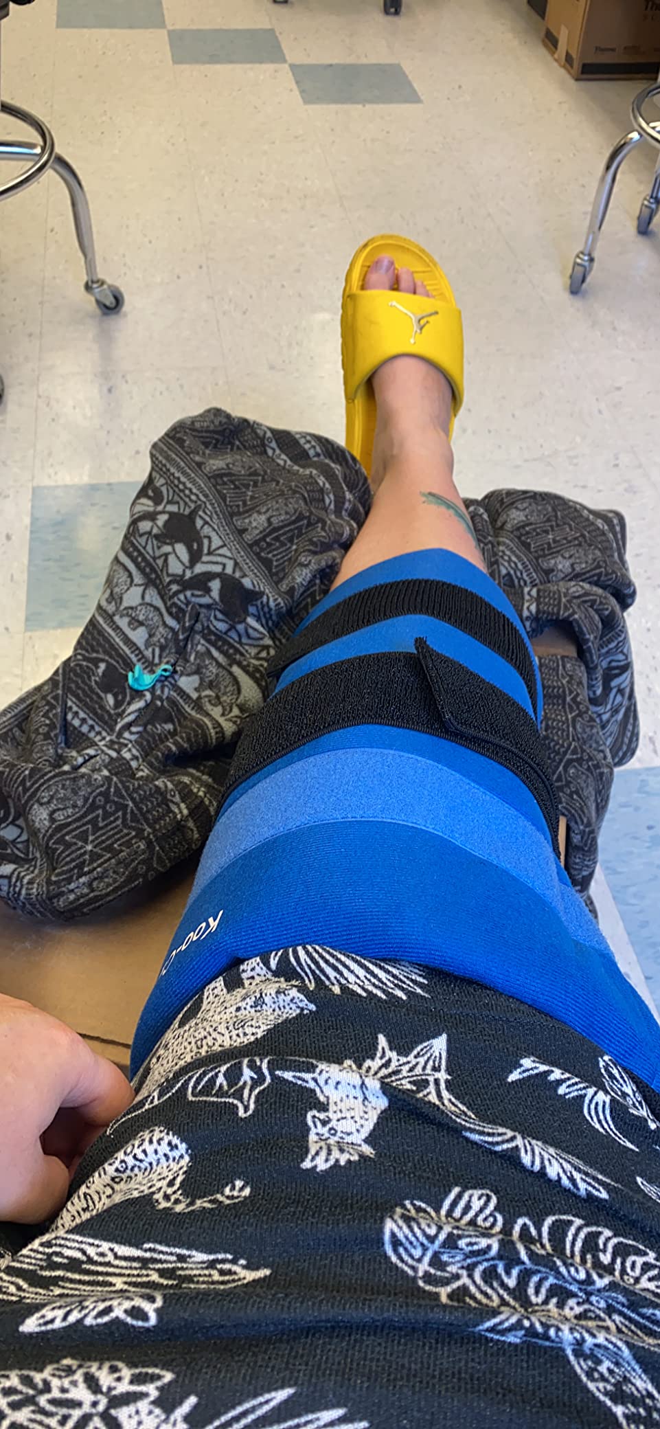 Koo-Care Large Flexible Gel Ice Pack & Wrap with Straps for Hot Cold Therapy - Pain Relief for Shoulder Rotator Cuff, Back, Hip, Knee Replacement Surgery, Shin Splint Injuries Reusable - 11
