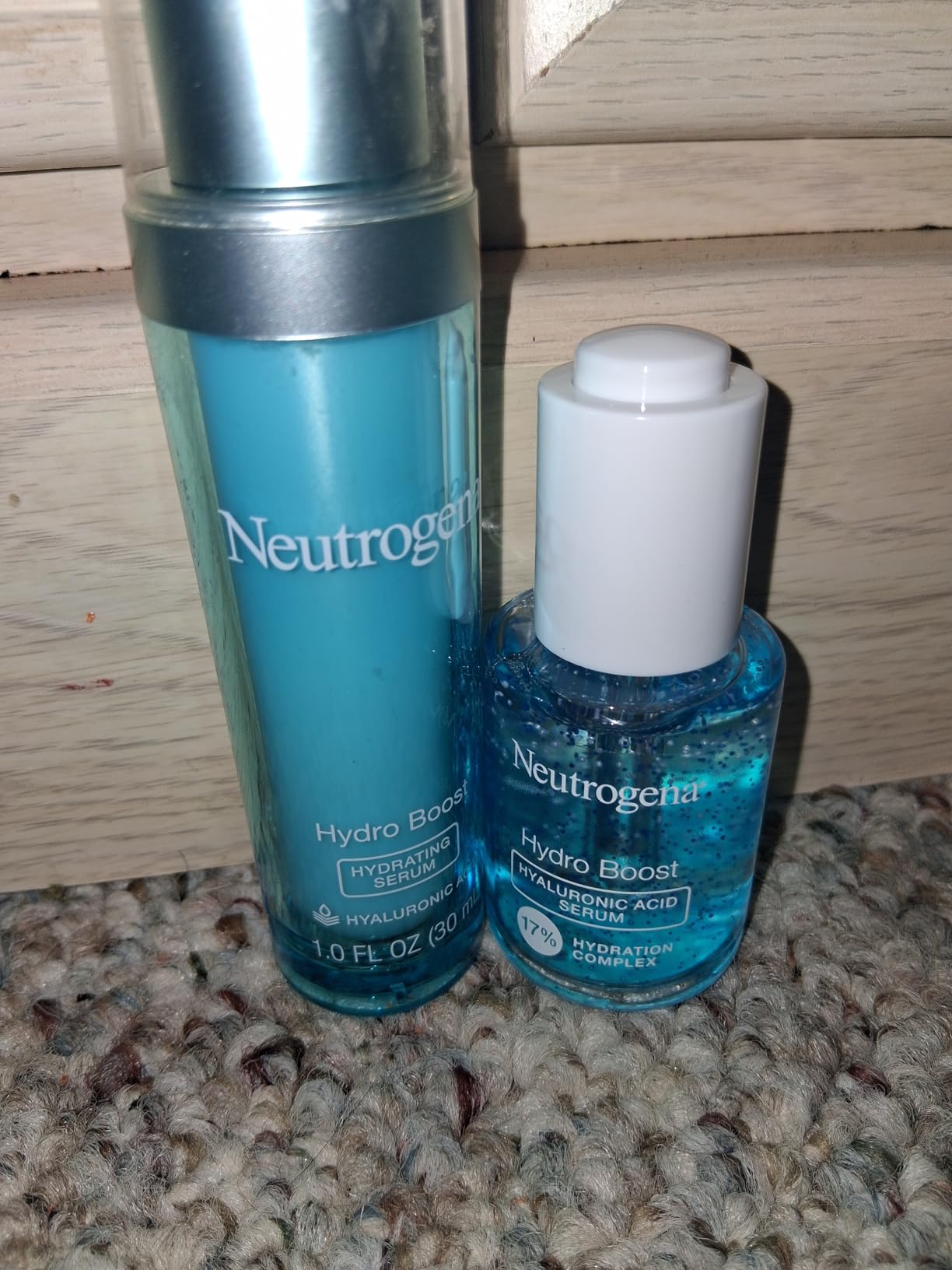 Neutrogena Hydro Boost Hydrating Hyaluronic Acid Face & Neck Serum, Fast-Absorbing Daily Facial Moisturizer with Purified Hyaluronic Acid for Hydrated Skin, Oil-Free & Non-Comedogenic, 1 fl. oz customer photo 1