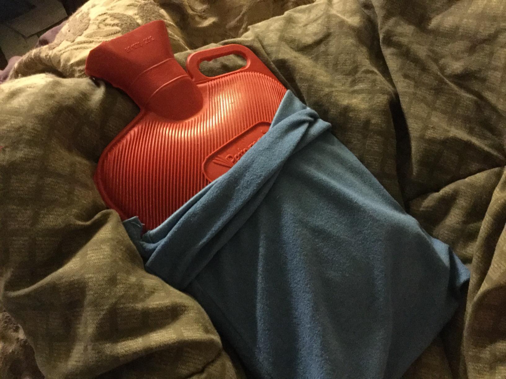 Peterpan Hot Water Bottle with Cover, Extra Large Extra Thick Hot Water Bag for Pain Relief, Thicker Higher Quality Rubber for Better Insulation, BPA & Phthalates Free, Holds 90 Fl Oz, Red customer photo 1