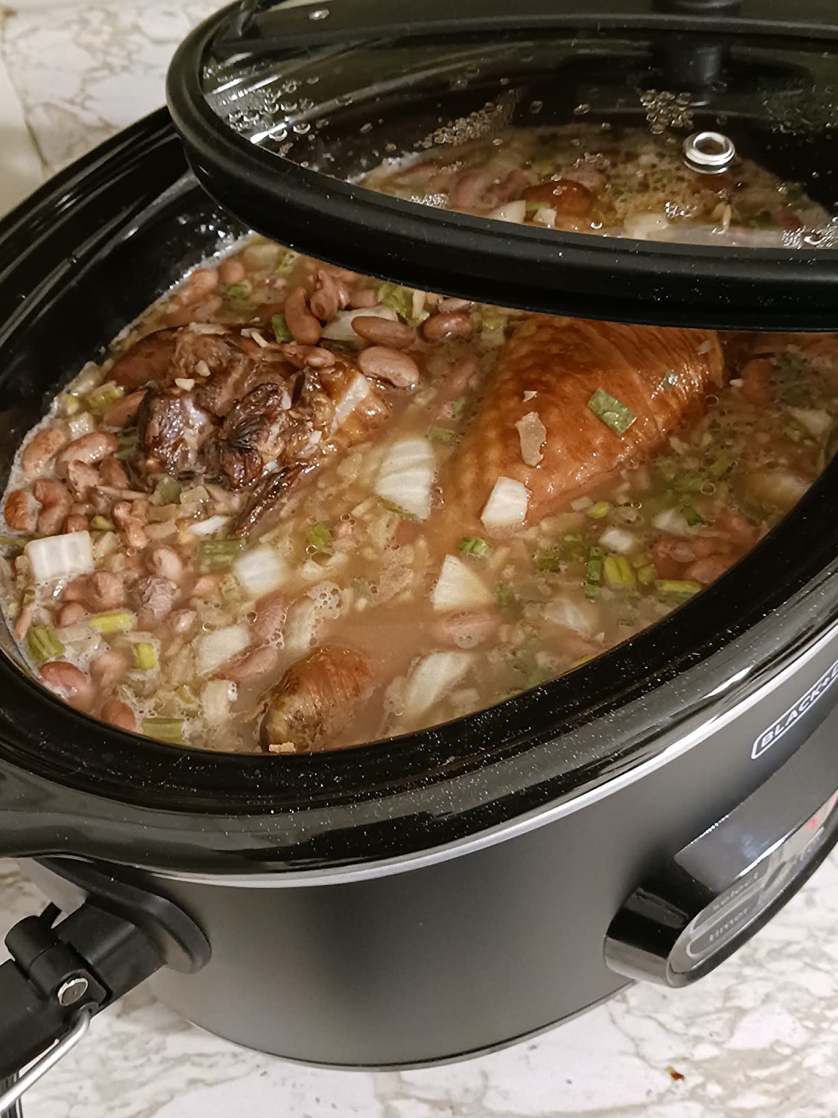 BLACK+DECKER 7-Quart Slow Cooker, SCD4007, Chalkboard Exterior, Locking Lid, 3 Heat Settings, Removable Stoneware Crock customer photo 1
