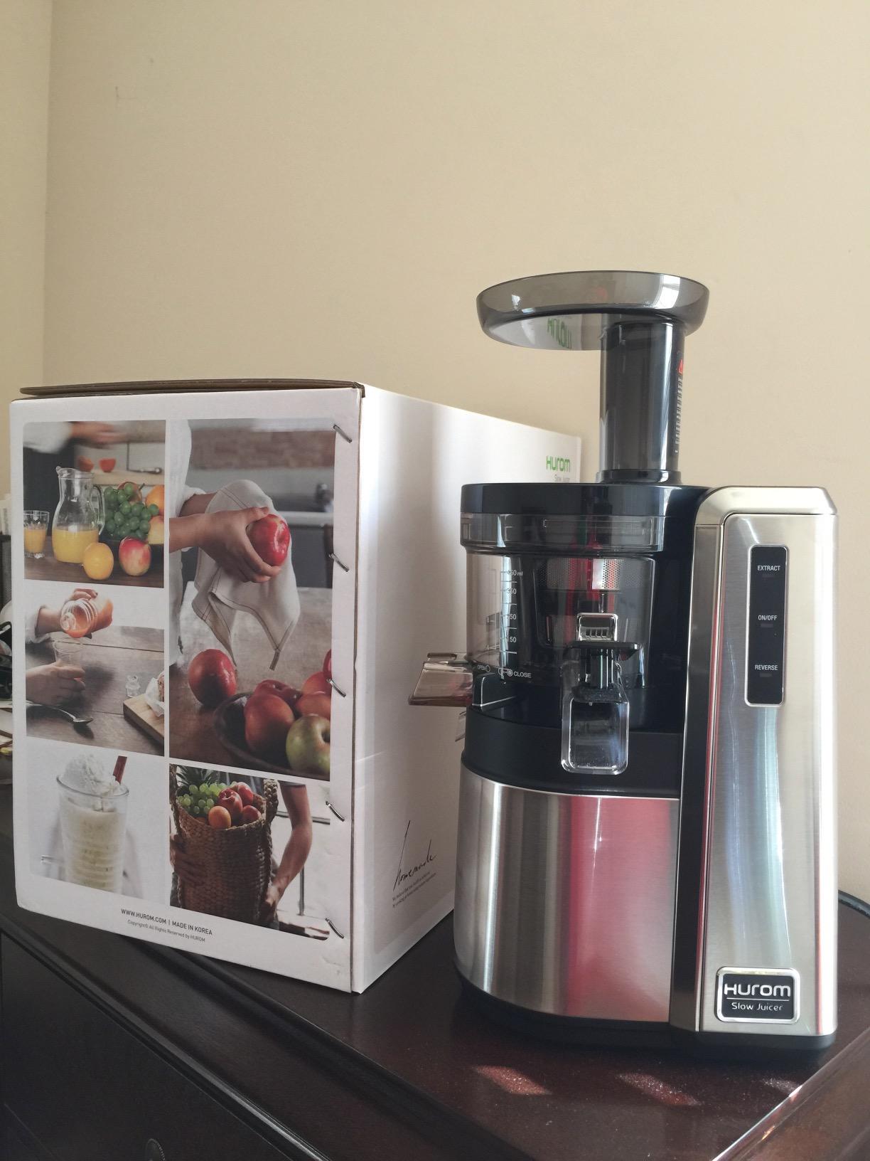 HUROM HZ Slow Juicer, Silver customer photo 2