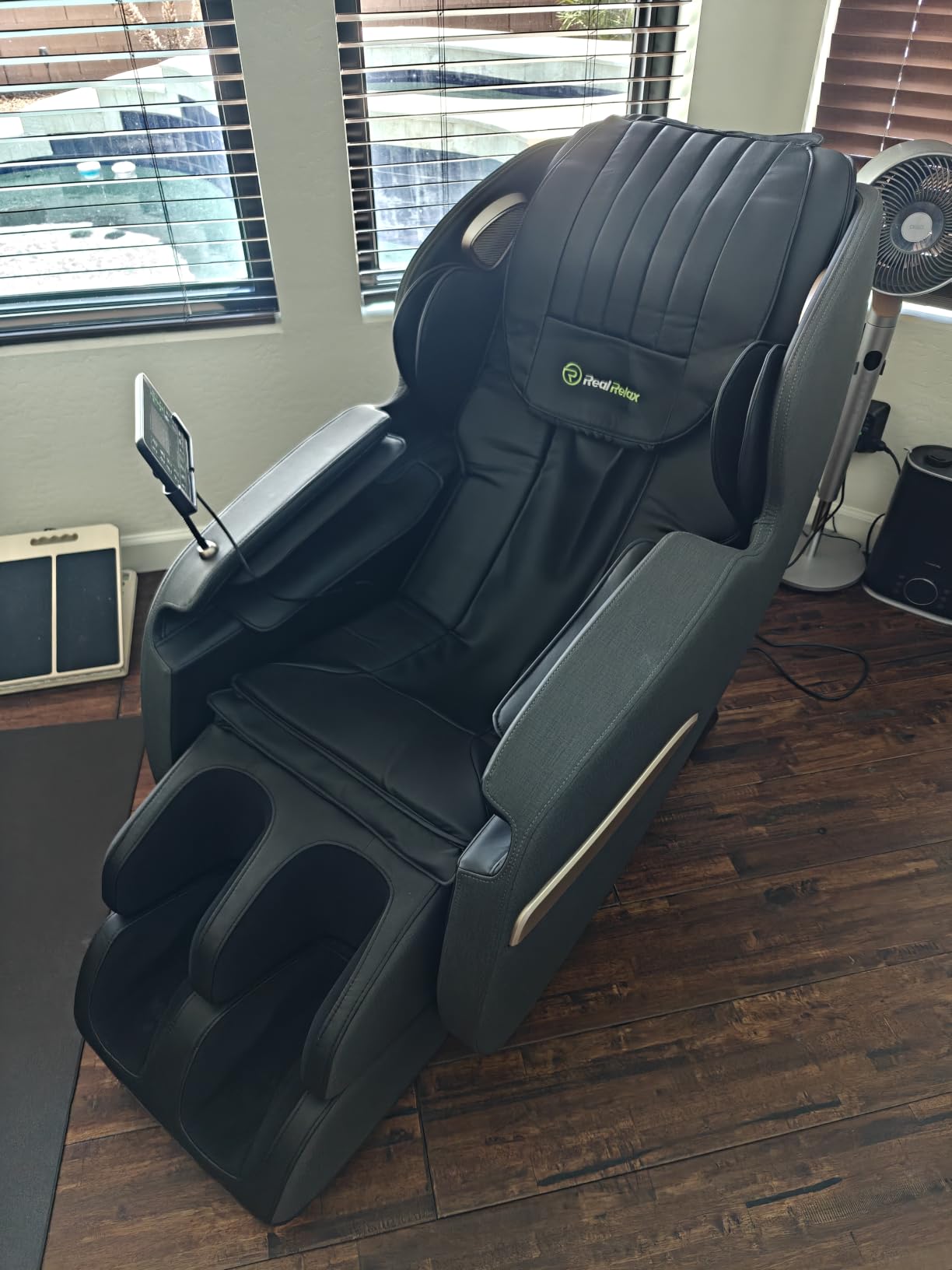 Real Relax 2026 Upgraded 2D SL-Track Massage Chair, Recliner Full Body Zero Gravity with 8 Auto Modes and Upgraded LCD Screen, Added Voice Broadcast, Headrest Cushion, Child Lock and Pause Button, Black customer photo 1