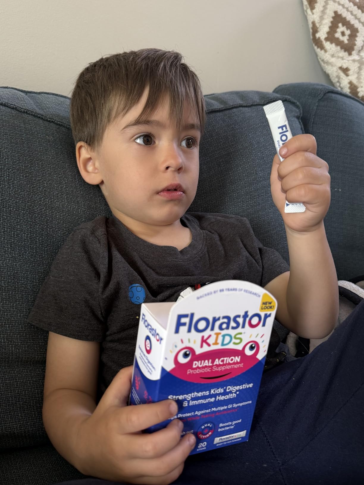 Florastor Kids Dual Action Probiotic Supplement, Strengthens Kids' Digestive & Immune Health, 20 Easy-to-Mix Powder Sticks, Packaging May Vary customer photo 1