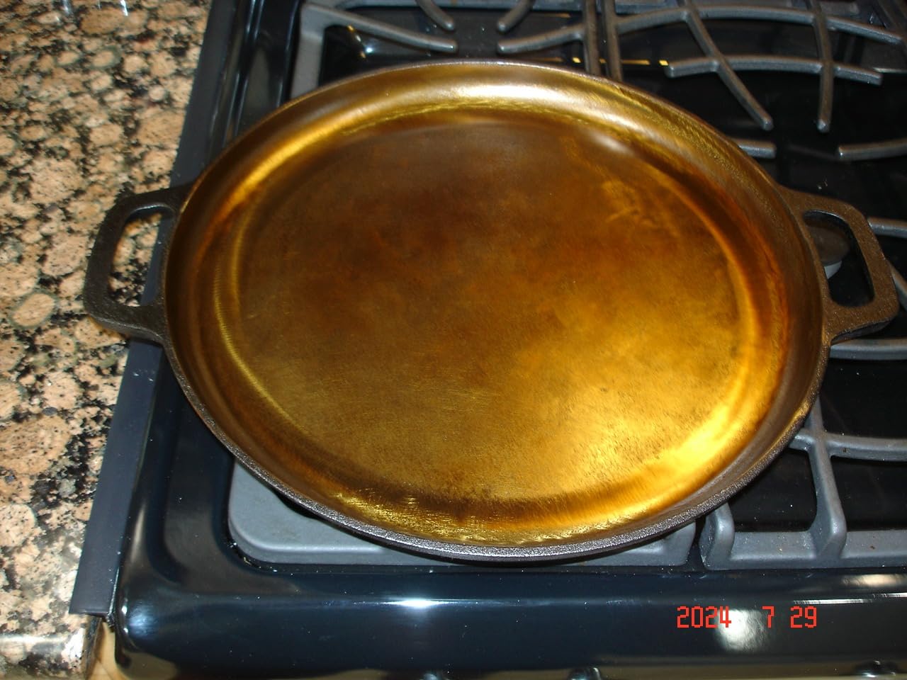 Cuisinel Cast Iron Pizza Pan 13.5-Inch - Pre-Seasoned Round Baking Stone for Oven, Grill & Stovetop - Heavy-Duty Skillet Alternative for Crispy Crust Pizza, Flatbreads & Roasting customer photo 2