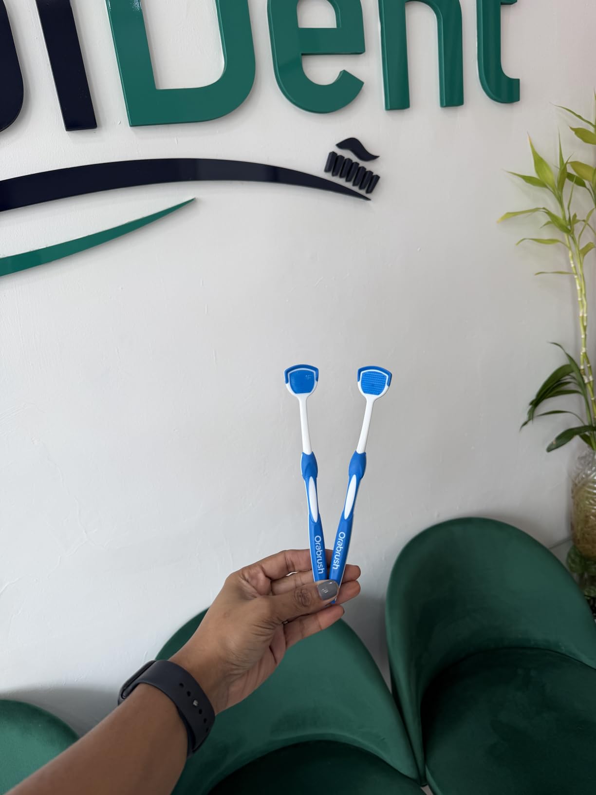 DenTek Orabrush Tongue Scraper, Gentle Tongue Cleaner Brush for Fresh Breath, 2 Count customer photo 1