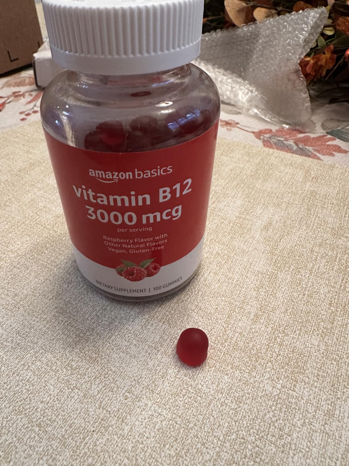 Amazon Basics Vitamin B12 3000 mcg Gummies, Normal Energy Production and Metabolism, Immune System Support, Raspberry, 100 Count customer photo 2
