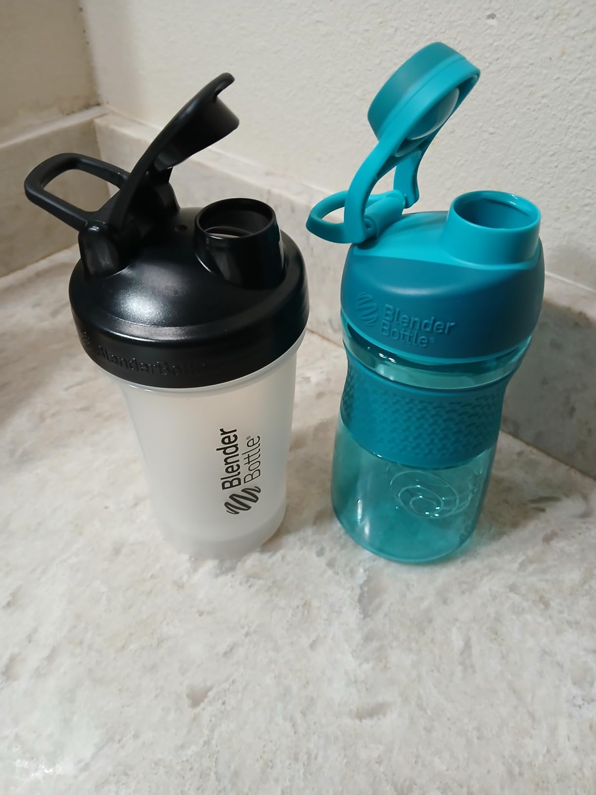 BlenderBottle SportMixer Shaker Bottle Perfect for Protein Shakes and Pre Workout, 20-Ounce, Teal customer photo 1