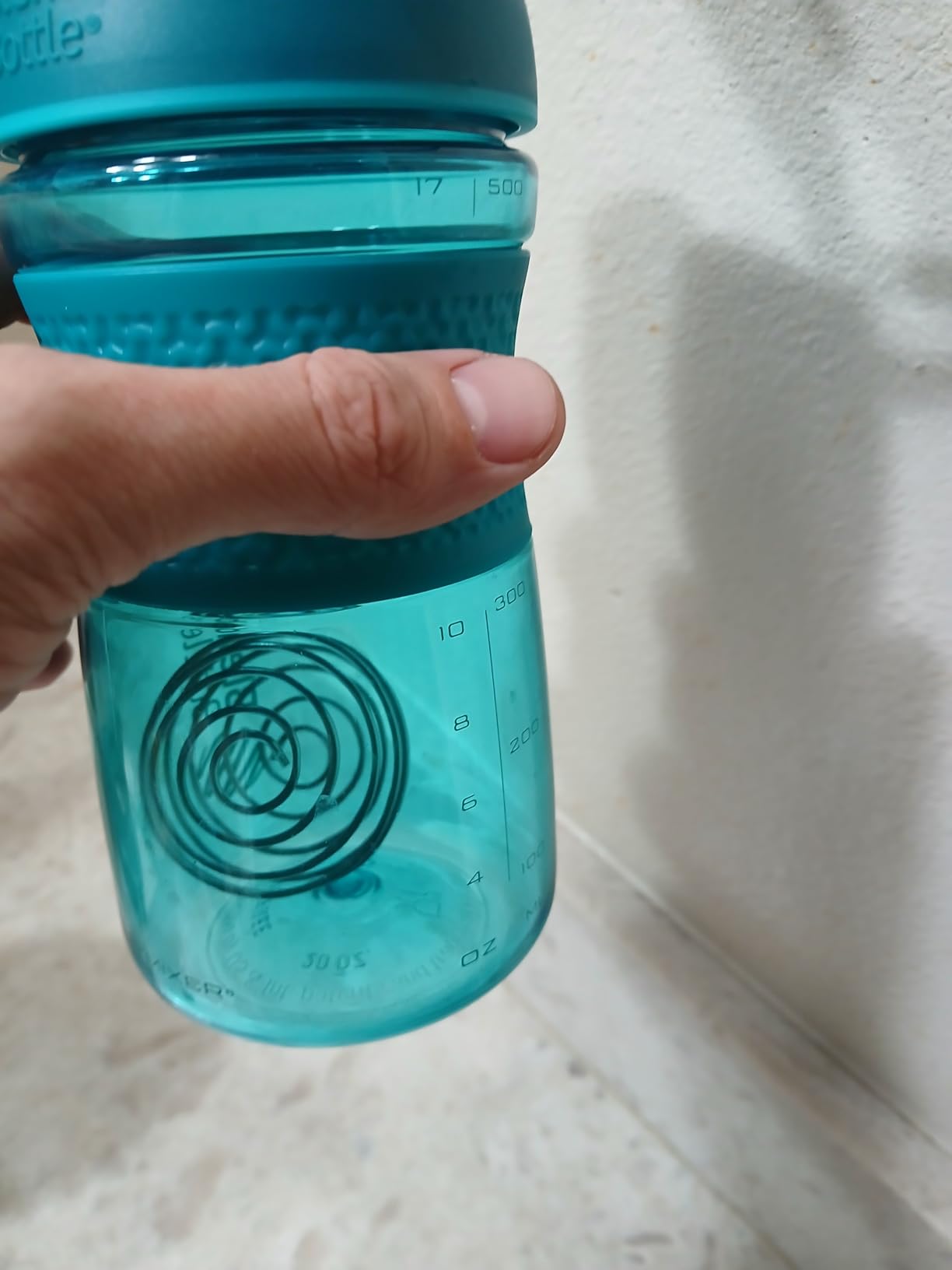 BlenderBottle SportMixer Shaker Bottle Perfect for Protein Shakes and Pre Workout, 20-Ounce, Teal customer photo 2