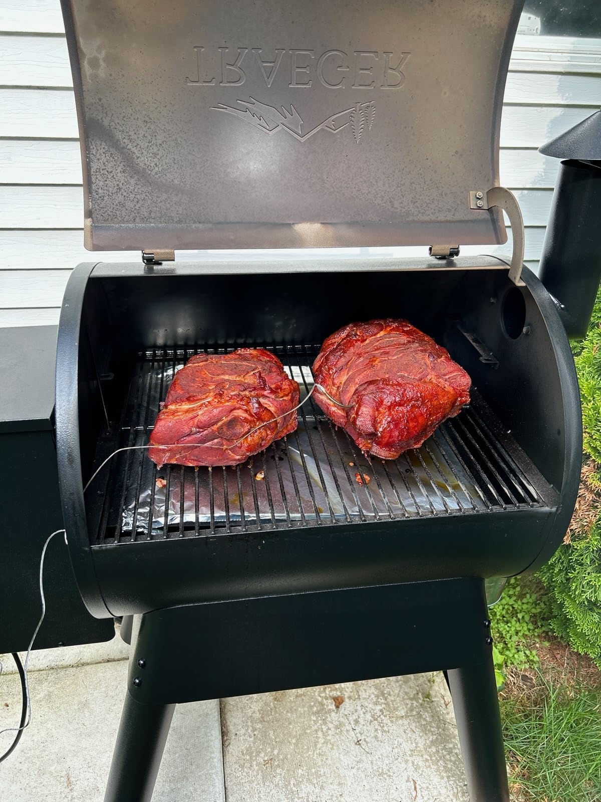 Traeger Grills Pro 22 Wood Pellet Grill & Smoker, Electric Pellet Smoker Grill Combo, 6-in-1 BBQ Versatility, 572 sq. in. Grilling Capacity, Meat Probe, 450 Degree Max Temperature, 18LB Hopper, Bronze customer photo 2