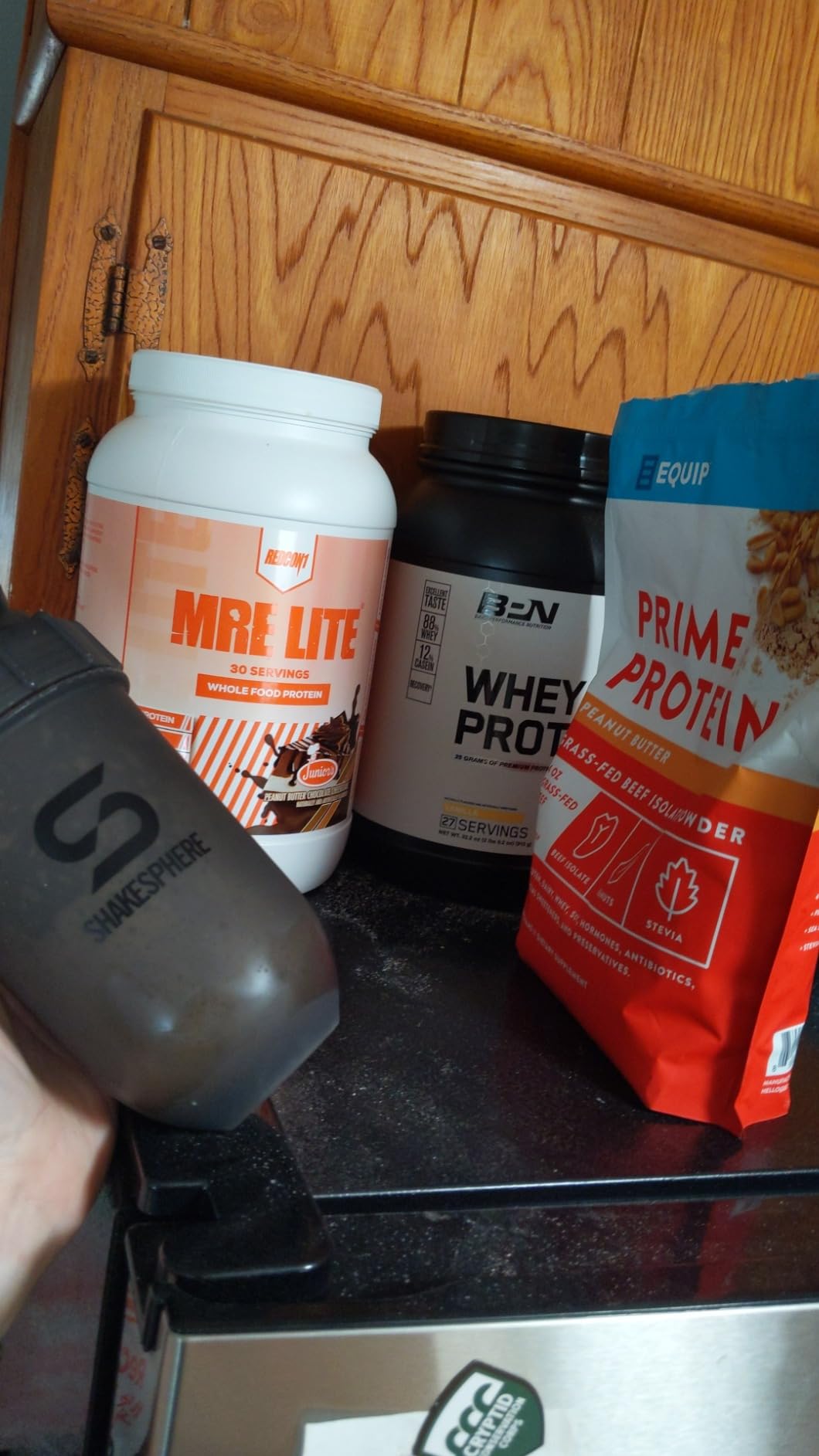 SHAKESPHERE Shaker Bottle - 24oz Leak Proof Protein Shaker Bottle for Pre Workout, Smoothie, and Powder Drink Mixes, No-Blade Mixer for Gym, BPA-Free, Easy Clean & Easy to Carry (Matte Black) customer photo 2