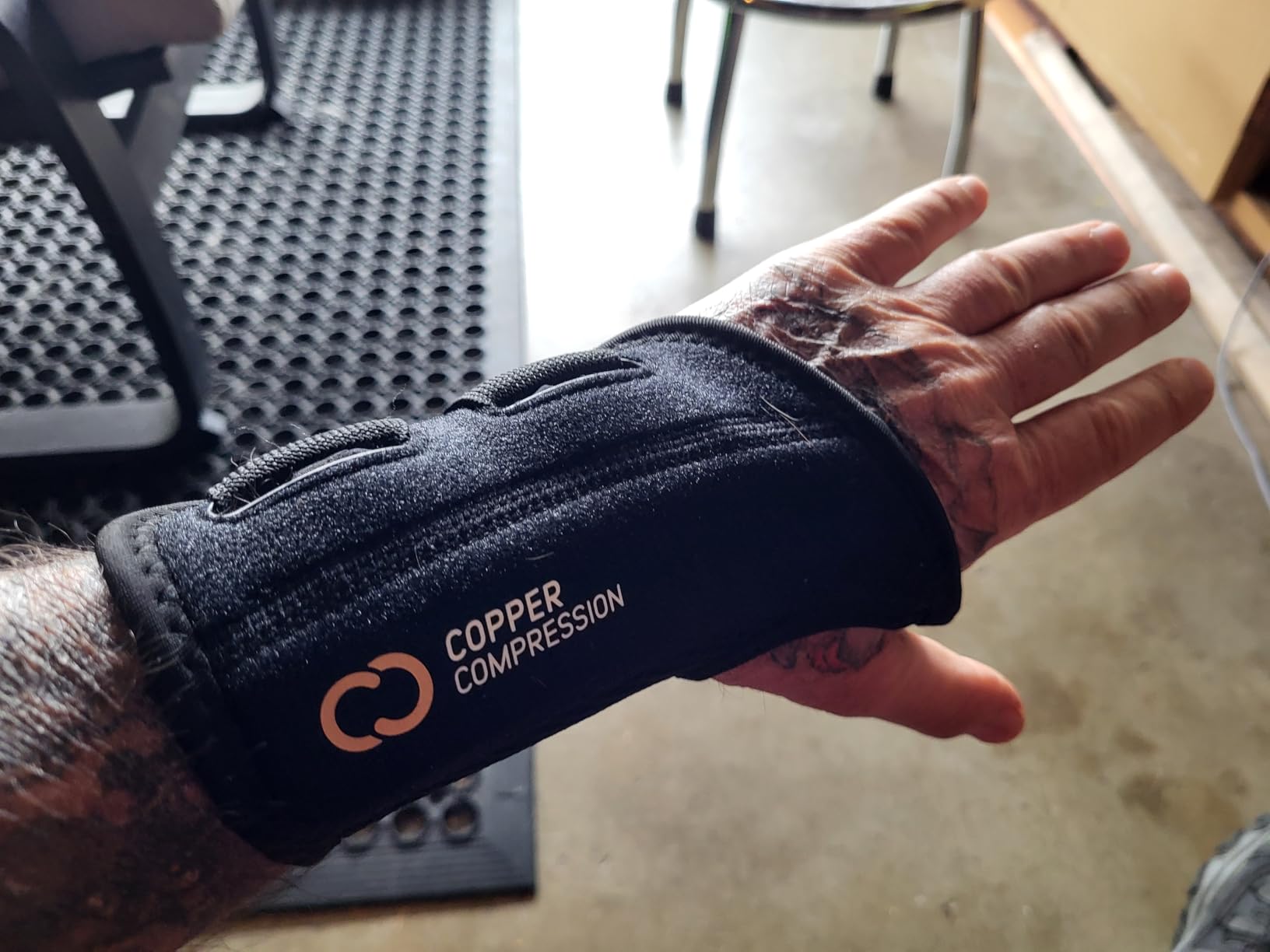 Copper Compression Advanced Wrist Brace - Copper Infused Adjustable Orthopedic Support Splint for Pain, Carpal Tunnel, Arthritis, Tennis Elbow, Tendinitis, RSI, Ganglion Cyst for Men Women Right S/M customer photo 2