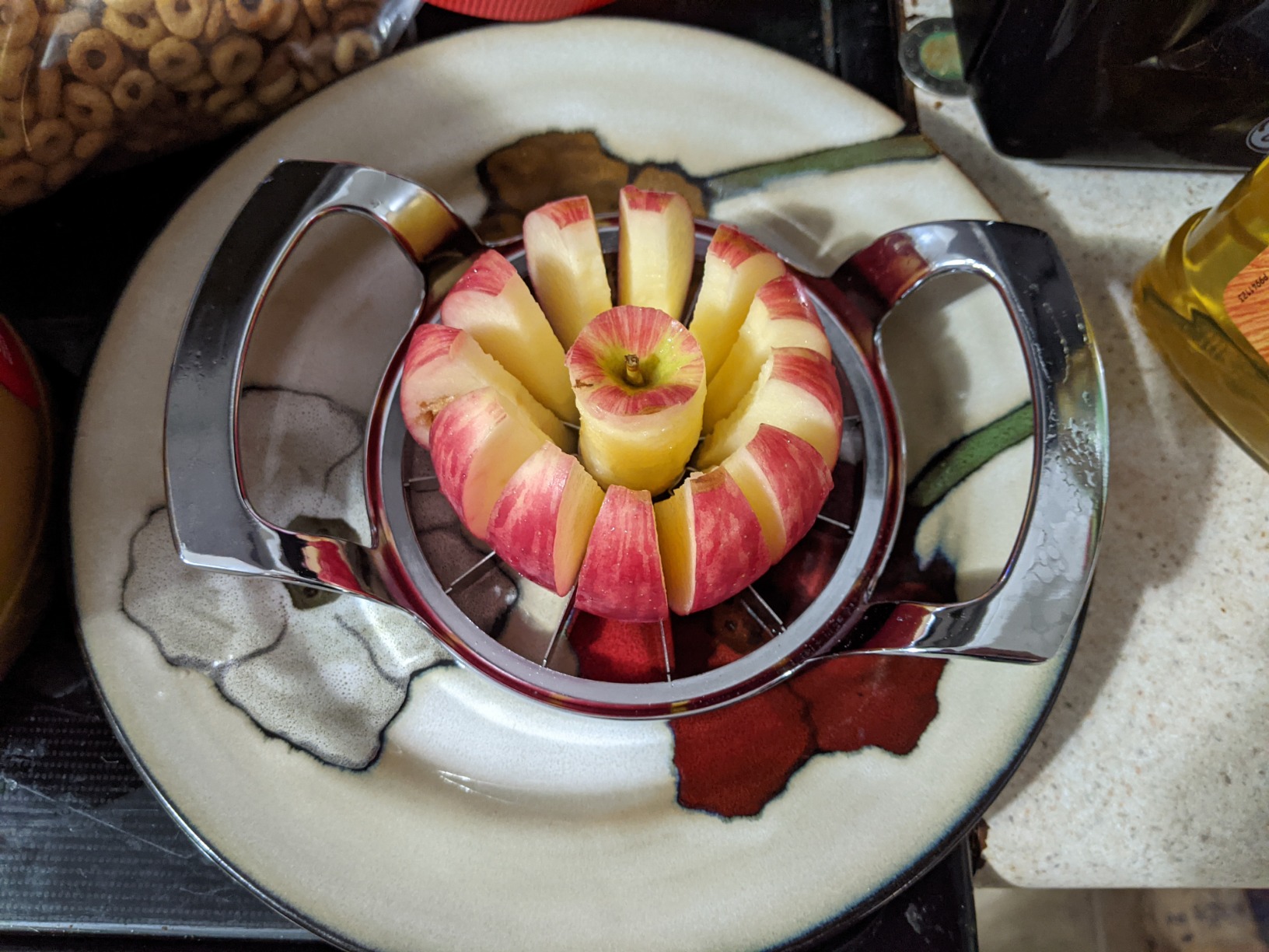 4.72 inches Apple Slicer,12-Blade Extra Large Apple Corer, Heavy Duty Stainless Steel Apple Cutter and Divider with Updated Safe Blade System customer photo 1