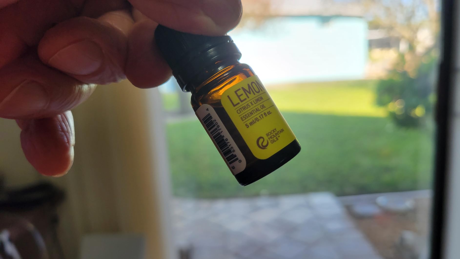 Rocky Mountain Oils The Essentials Kit - Includes Lavender, Lemon, Orange, Peppermint, Tea Tree, and Rosemary Essential Oil - Topical, and Cleaning - 5ml customer photo 1