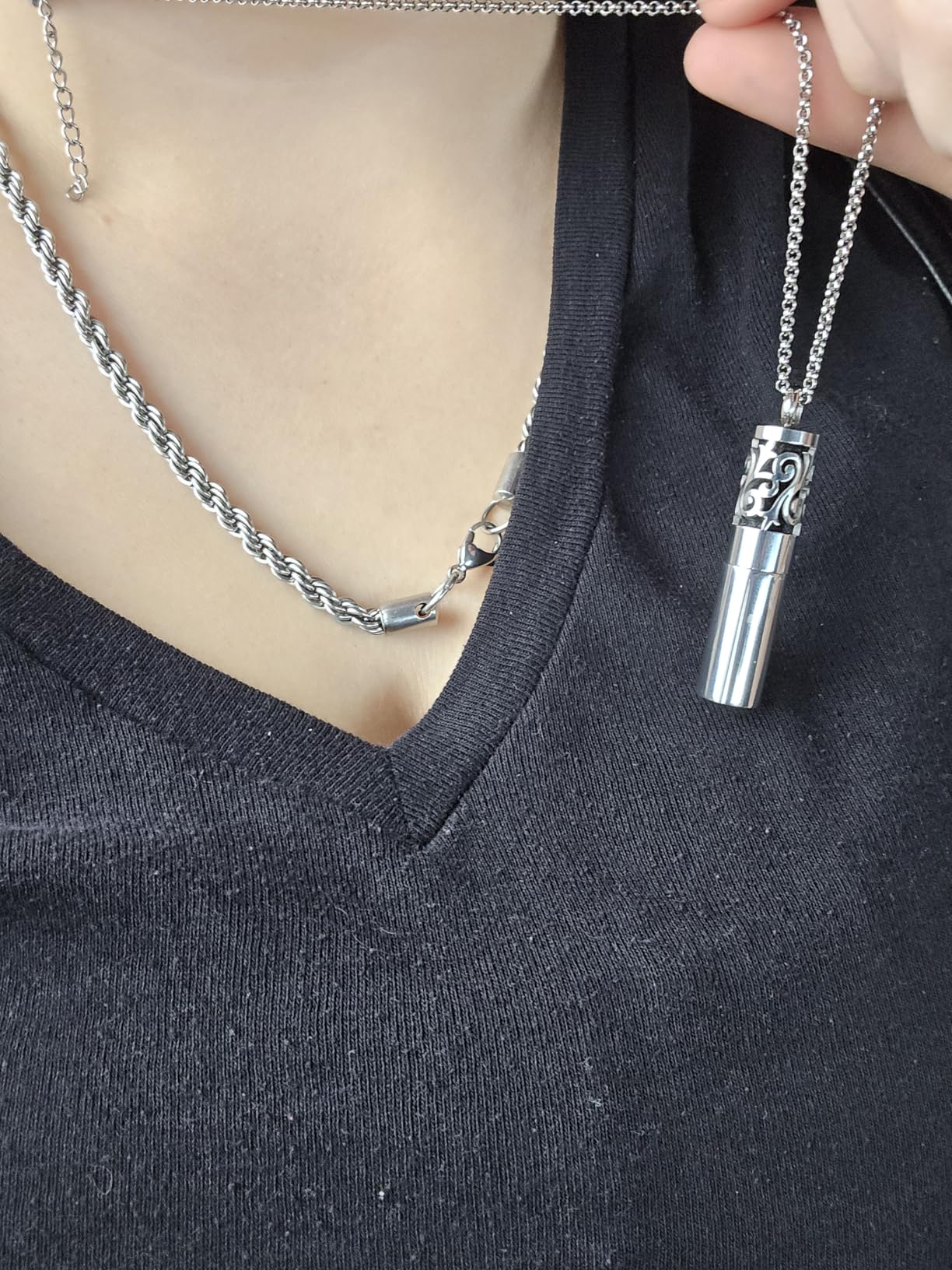 Maromalife Essential Oil Diffuser Necklaces for Women, 2PCS Aromatherapy Necklaces Stainless Steel Diffuser Locket Pendant Cylinder with 20 Felt Pads customer photo 2