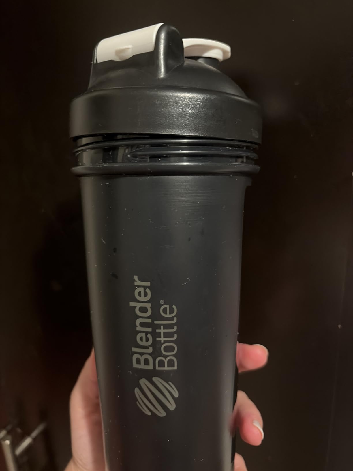 BlenderBottle Classic V2 Shaker Bottle Perfect for Protein Shakes and Pre Workout, 20-Ounce, Clear/Black customer photo 2