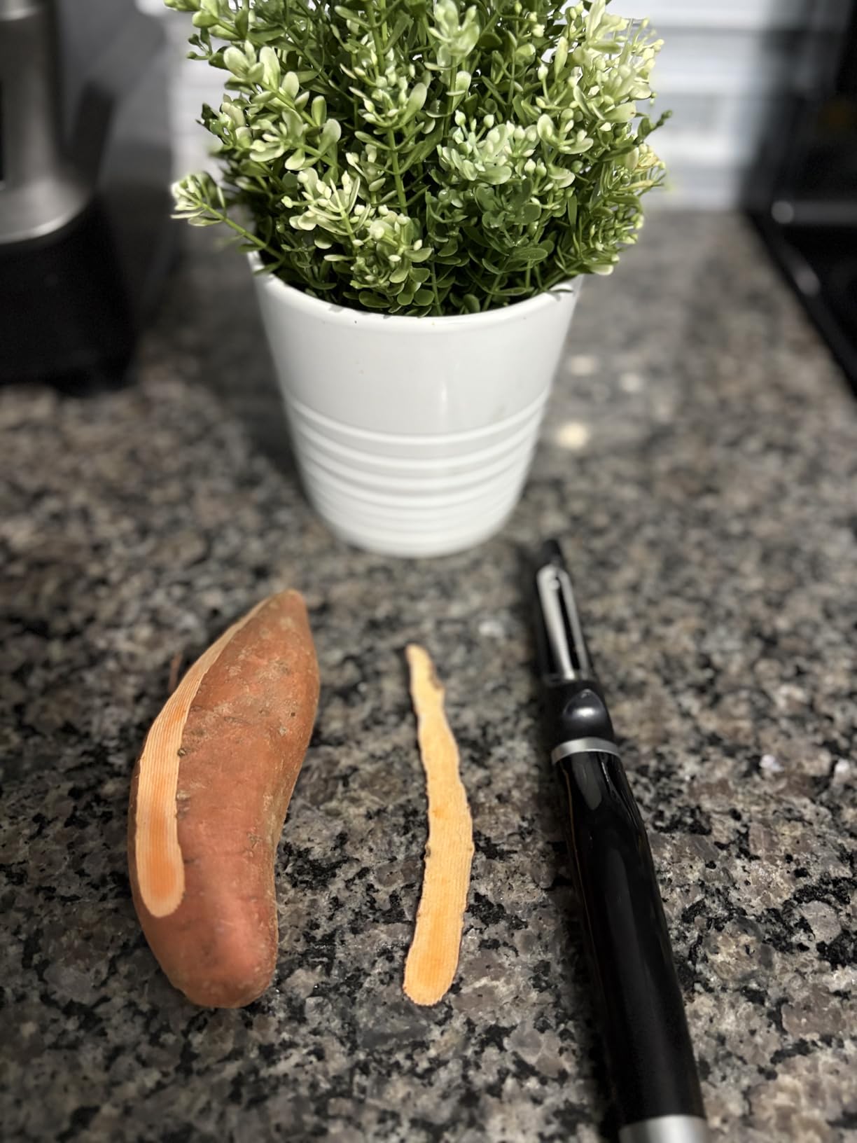 KitchenAid Classic Euro Peeler, 8.6 inches, Black customer photo 1