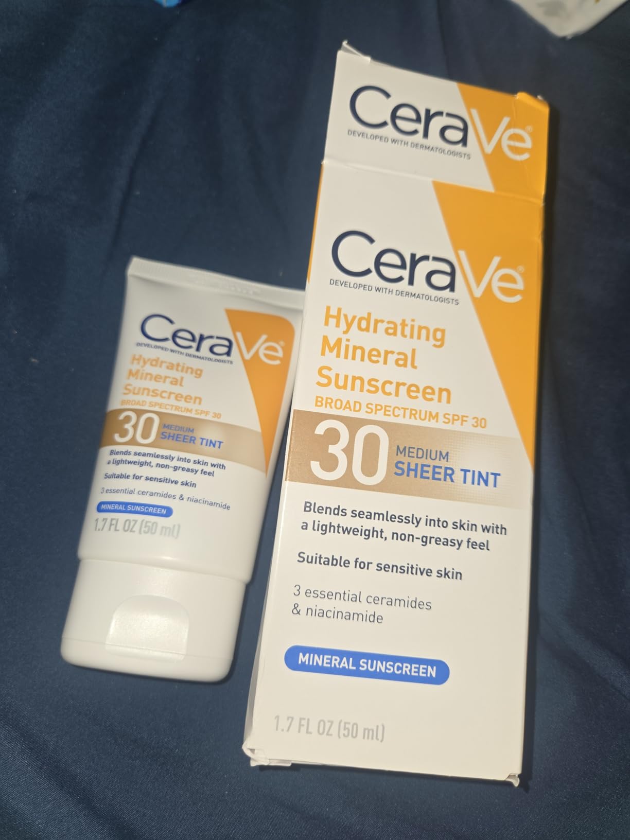 CeraVe Hydrating Mineral Sunscreen SPF 30 with Sheer Tint, Tinted Mineral Sunscreen with Zinc Oxide & Titanium Dioxide, Blends Seamlessly For Healthy Glow, Medium, 1.7 Fluid Ounce customer photo 2