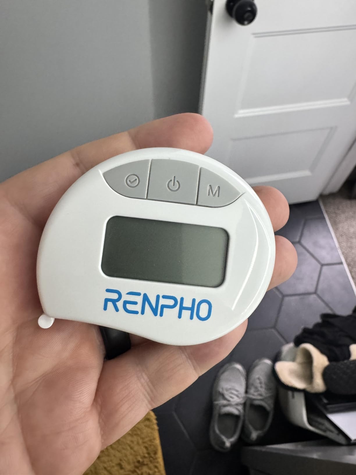 RENPHO Body Measuring Tape, Smart Tape Measure for Weight Loss, Bluetooth Fitness Equipment with App, Measuring Waist, Hip, Bust, Arms, Muscle Gain, Retractable, 60in /150cm, White customer photo 1