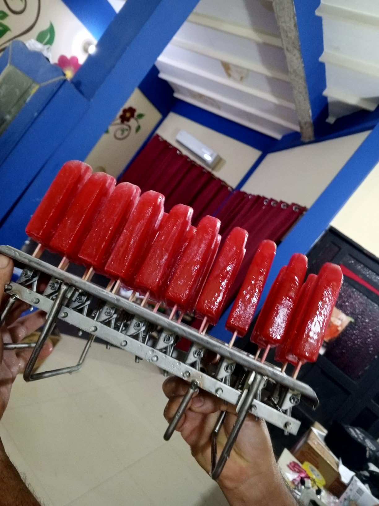 WICHEMI Commercial Popsicle Molds Stainless Steel Ice Pop Molds 20PCS Metal Ice Lolly Popsicle Mold Ice Cream Maker Mold Stick Holder with Lid Single Cup Capacity 85g customer photo 1