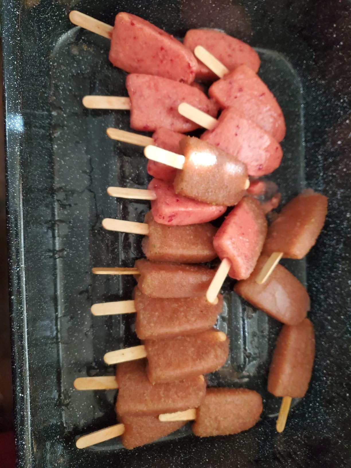 WICHEMI Commercial Popsicle Molds Stainless Steel Ice Pop Molds 20PCS Metal Ice Lolly Popsicle Mold Ice Cream Maker Mold Stick Holder with Lid Single Cup Capacity 85g customer photo 2