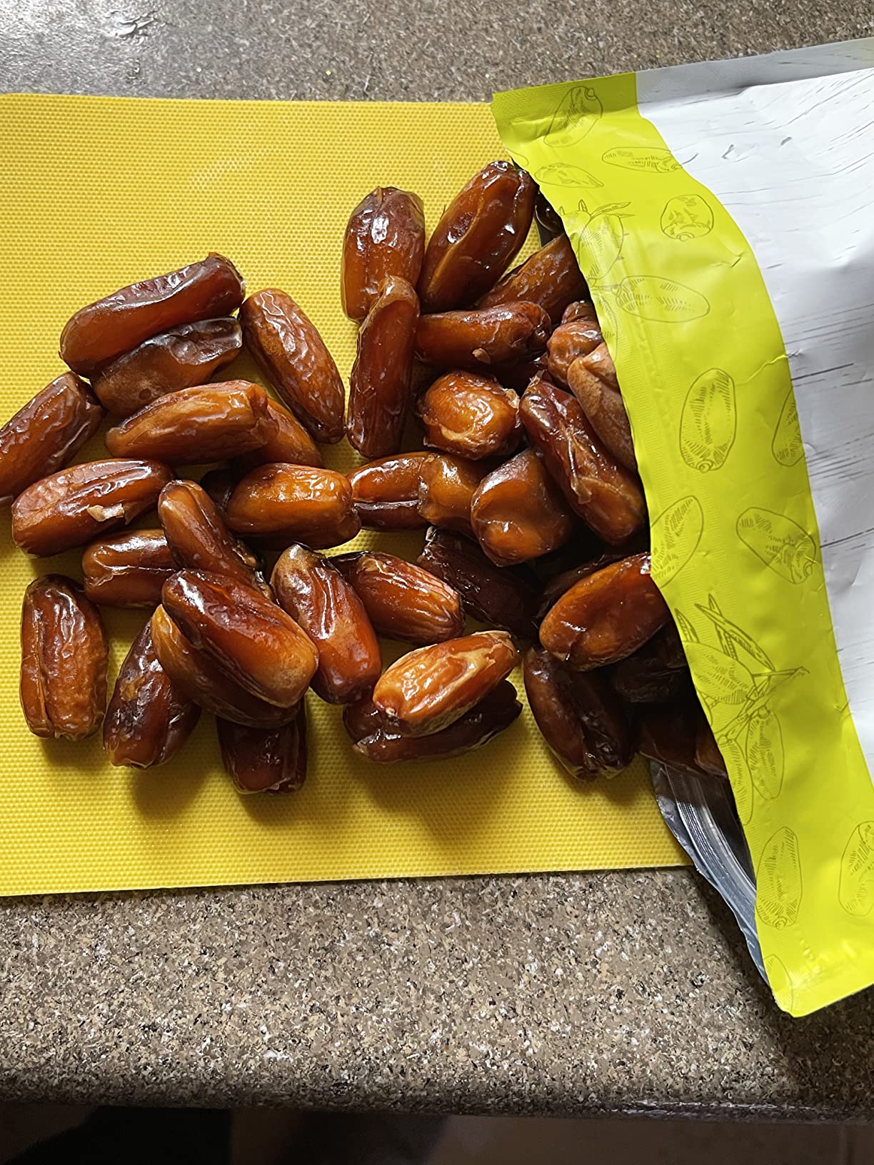 5lb Organic Pitted Dates | 100% Algerian Deglet Noor | Certified ORGANIC, NON-GMO, VEGAN, KOSHER, naturally sweet and Gluten-free, NO sugar added, NO sulfurs or preservatives, Nut-Free customer photo 1