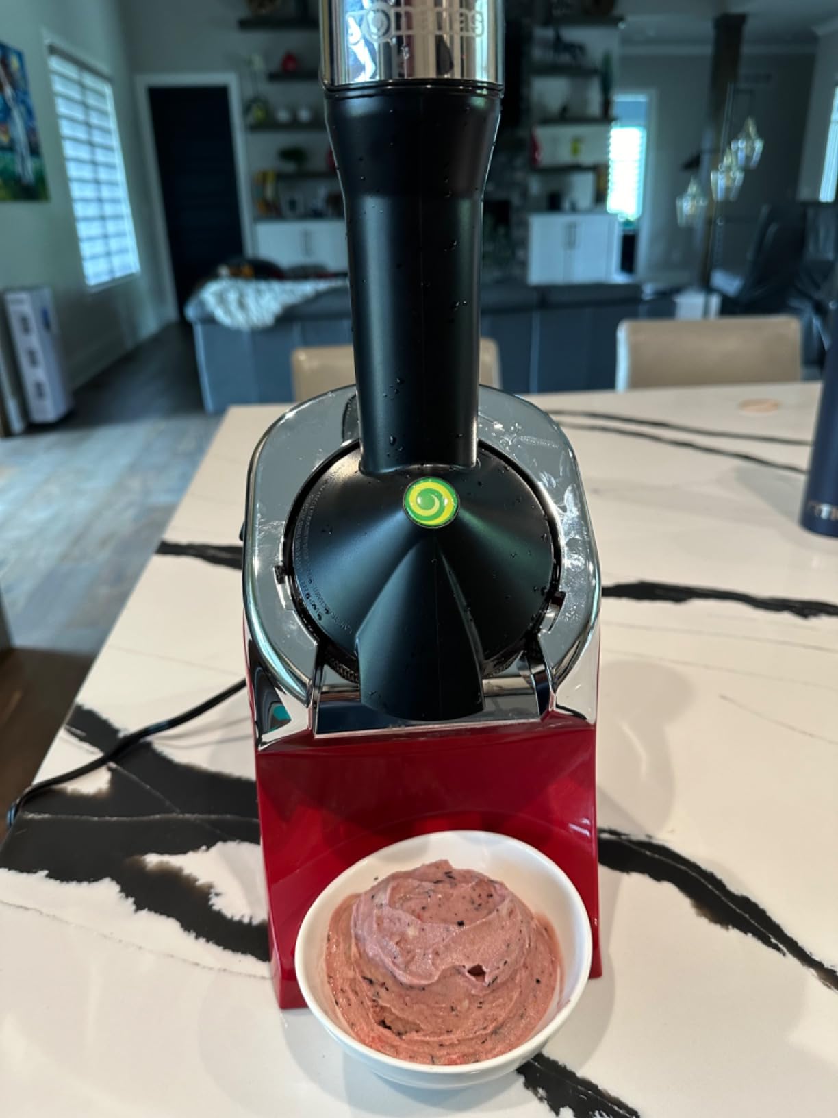 Yonanas 988RD Deluxe Vegan, Dairy-Free Frozen Fruit Soft Serve Maker, Includes 75 Recipes, 200 W, Red customer photo 1