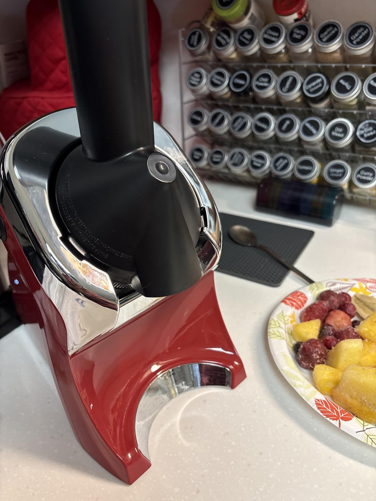 Yonanas 988RD Deluxe Vegan, Dairy-Free Frozen Fruit Soft Serve Maker, Includes 75 Recipes, 200 W, Red customer photo 2