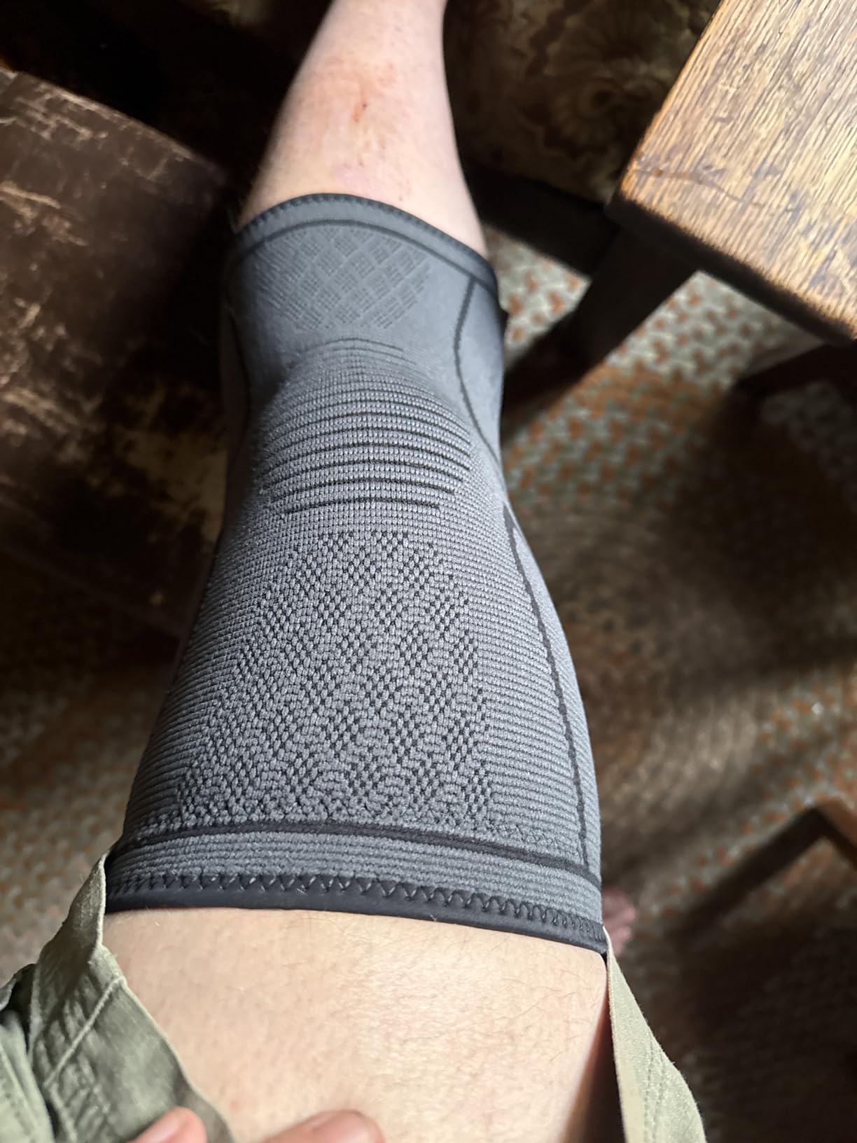 UFlex Athletics Knee Brace for Men and Women Knee Compression Sleeve Support Wraps for Arthritis Joint Pain Relief, Workout, Swelling, Sports, Circulation, Running, Recovery for ACL & Meniscus Tear customer photo 1