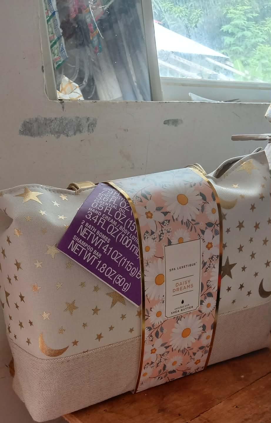 Spa Luxetique Gifts for Women 15pcs White Jasmine Gift Baskets for Women Luxury Relaxing Spa Kit with Tote Bag Birthday Gifts for Mom Friend Sister Wife Grandma Mothers Day Gift for Her customer photo 2