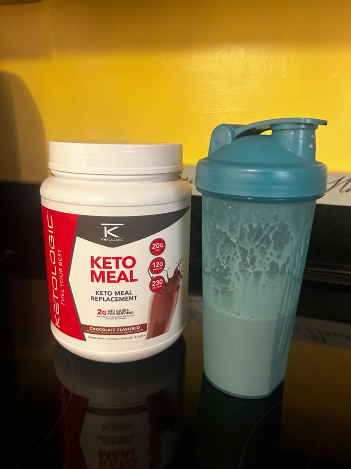 KetoLogic Keto Meal Replacement Shake Powder for Optimal Results + MCT Oil + Grass-Fed Whey - Perfectly Formulated Macros for Ketosis - 20 Servings - Chocolate customer photo 1