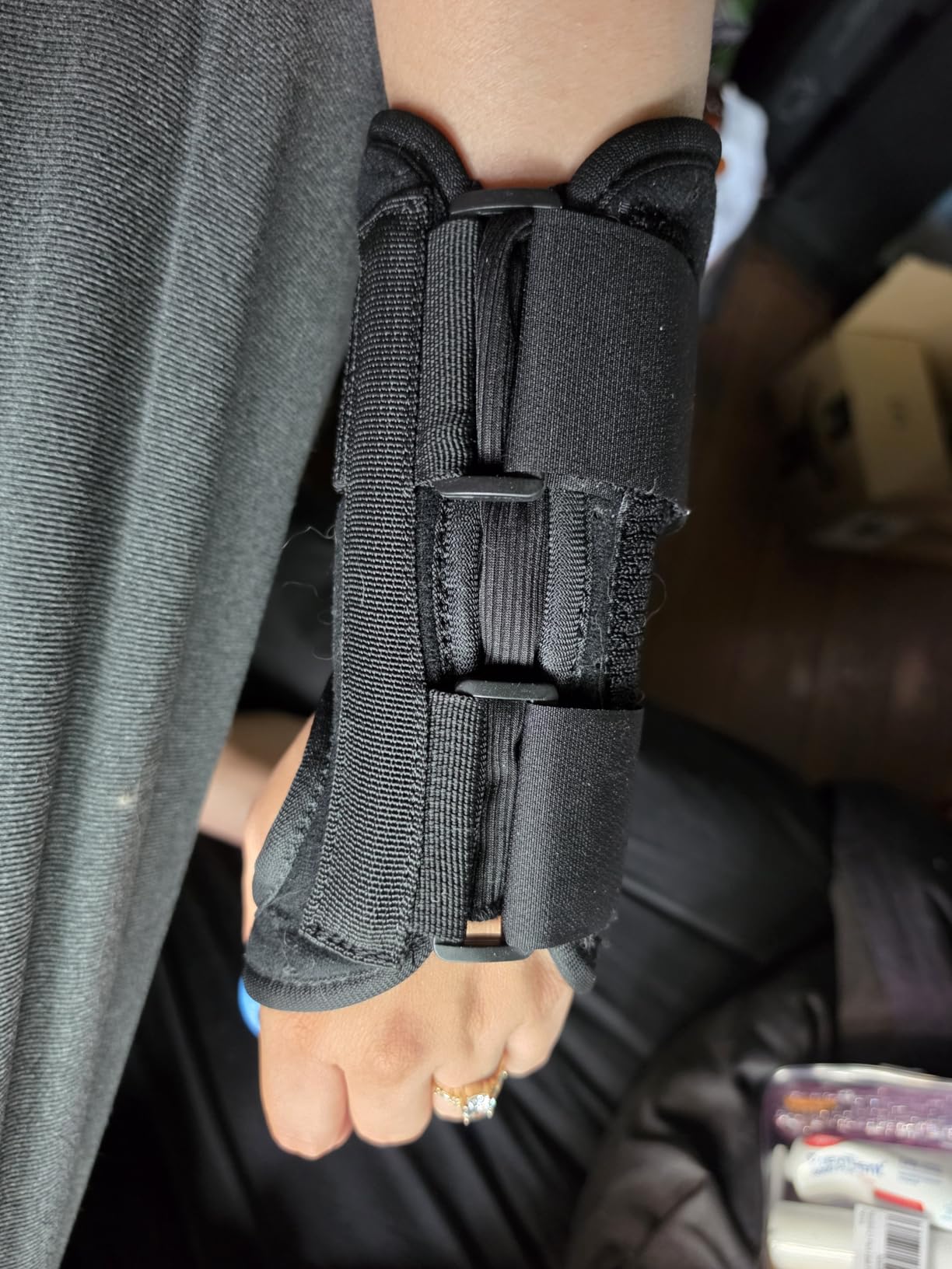 Carpal Tunnel Wrist Brace Support with 2 Straps and Metal Splint Stabilizer - Helps Relieve Tendinitis Arthritis Carpal Tunnel Pain - Reduces Recovery Time for Men Women - Right (L/XL) customer photo 2