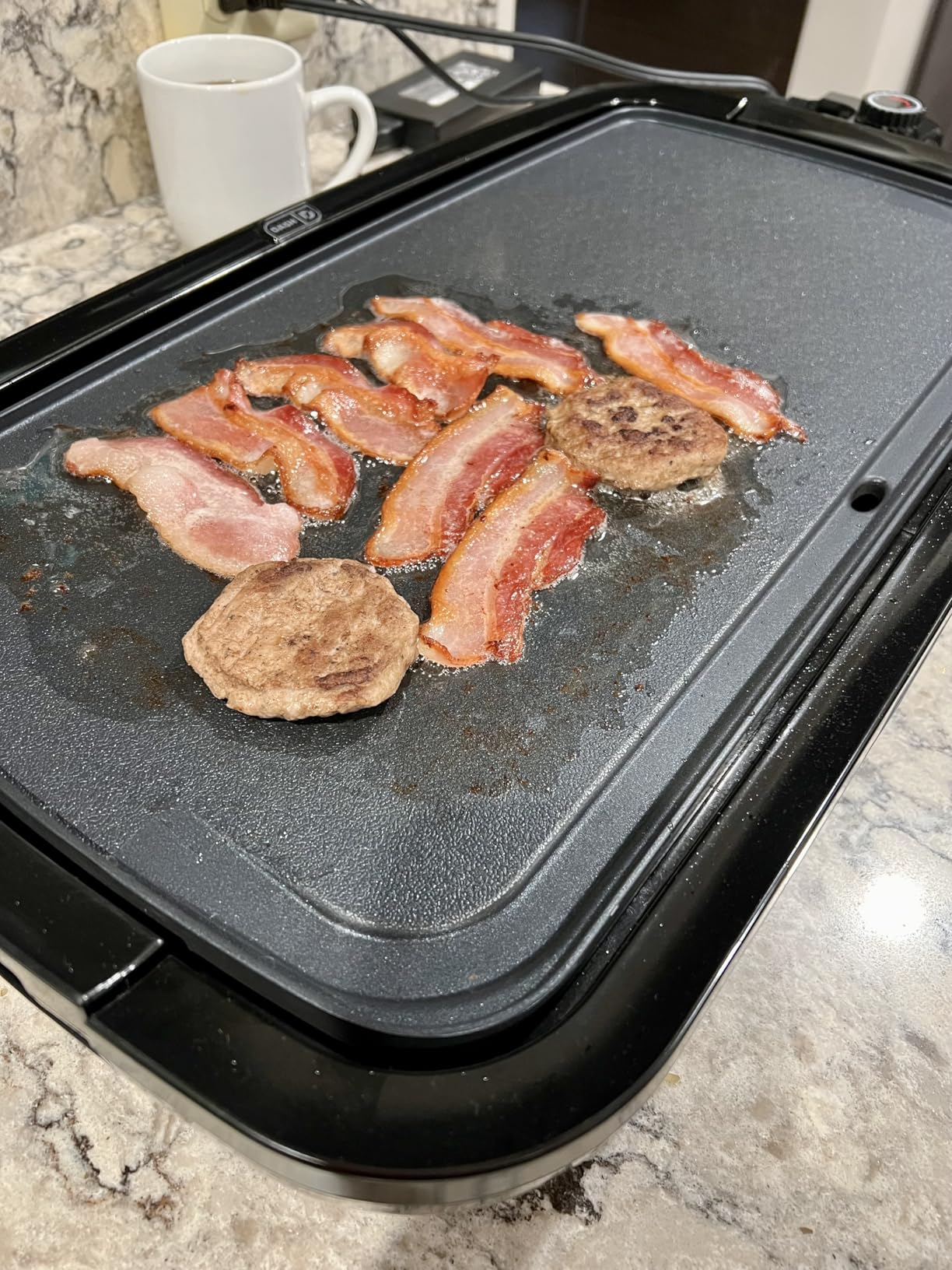 Dash Deluxe Everyday Griddle - Electric Griddle with Removable Plate - Nonstick, Easy-Clean Surface & Anti-Slip Base - Recipe Book Included - Black customer photo 1