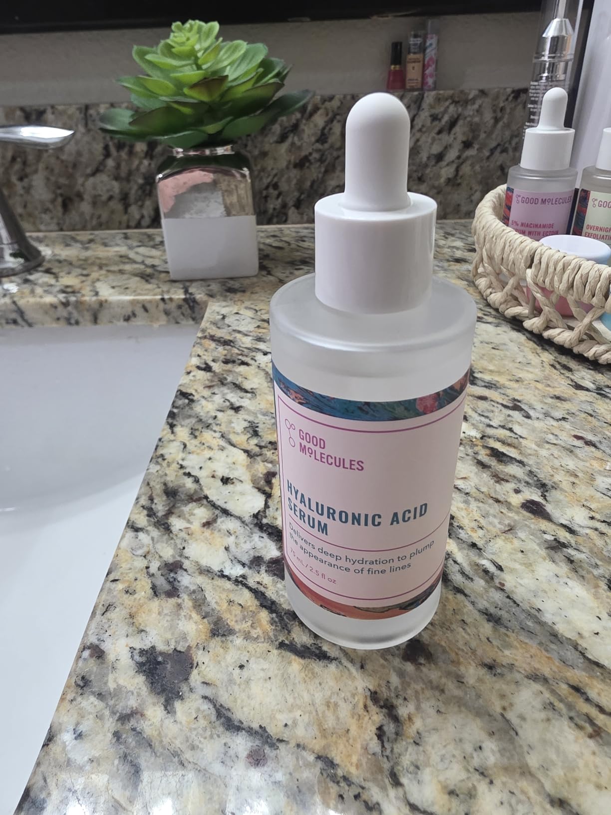 Good Molecules Hyaluronic Acid Serum - 1% Hyaluronic Acid Non-greasy Ultra Hydrating Serum, Facial Moisturizer for Plumper Skin, Skin Care for Face customer photo 1