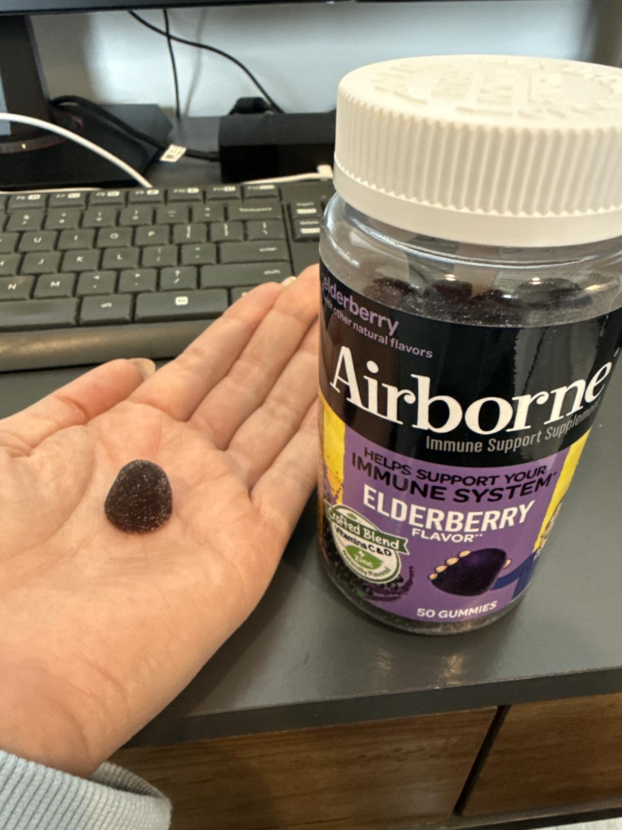 Airborne Elderberry + Zinc & Vitamin C Gummies For Adults, Immune Support Vitamin D & Zinc Gummies With Powerful Antioxidant Vitamins C D & E - 50 Gummies customer photo 2