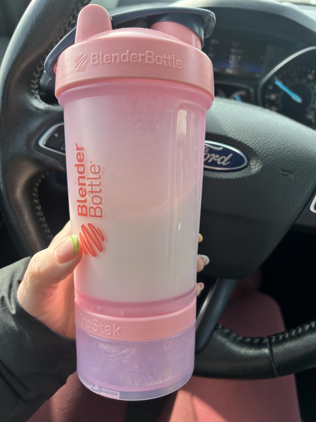 BlenderBottle Shaker Bottle with Pill Organizer and Storage for Protein Powder, Classic V2 ProStak System, 22-Ounce, Midnight Black customer photo 2