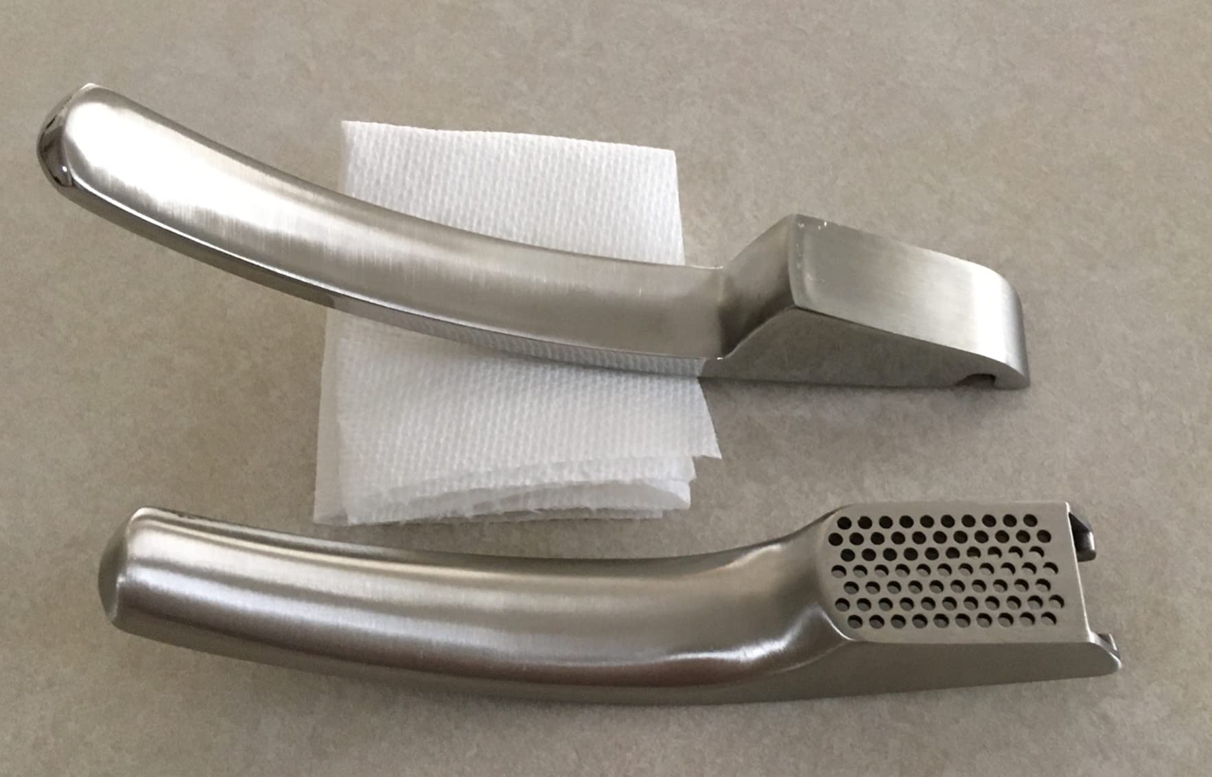 Lifetime Replacement Garlic Press Stainless Steel No Need to Peel, Detachable Handle for Fine Mincing-Premium Garlic Mincer Tool, Rust-Proof, Easy to Clean, Dishwasher Safe Garlic Crusher customer photo 2