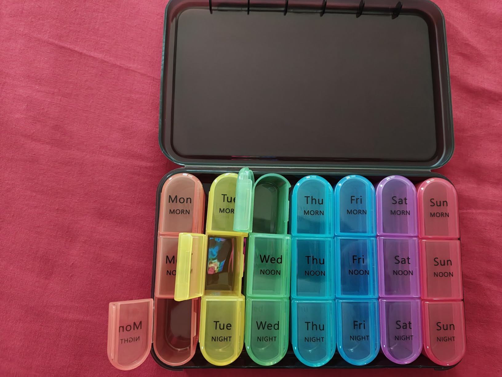 Daviky Pill Organizer 3 Times a Day, Daily Pill Box 7 Day, Weekly Cases Medicine Organizers to Hold Vitamins and Medication customer photo 1