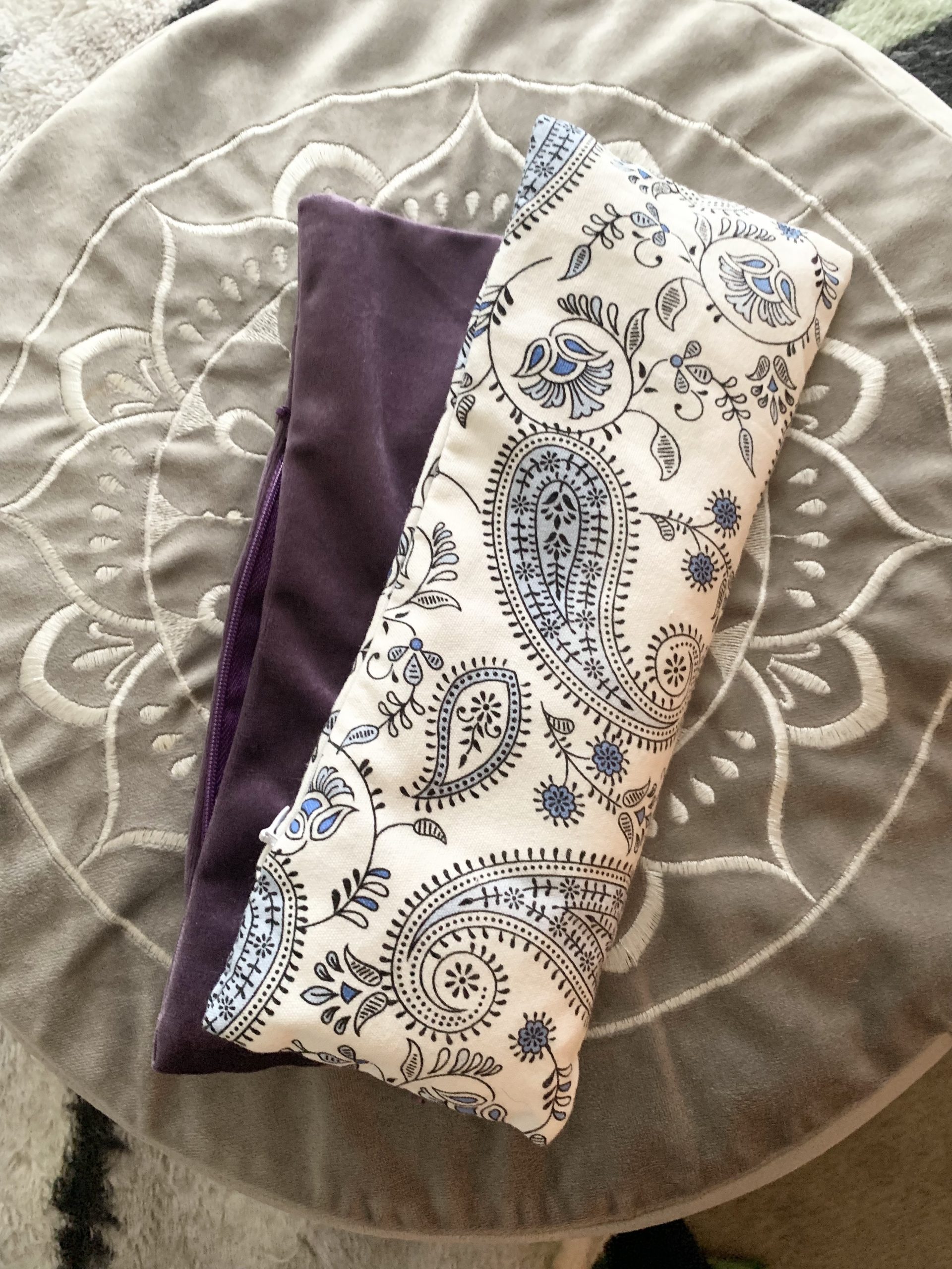 Lavender Eye Pillow for Relaxation, Yoga, Sleep - Weighted Eye Mask for Headache, Sinus, Aromatherapy Moist Heat Compress, Meditation Accessory, Relaxation Gift for Women (Purple) customer photo 2