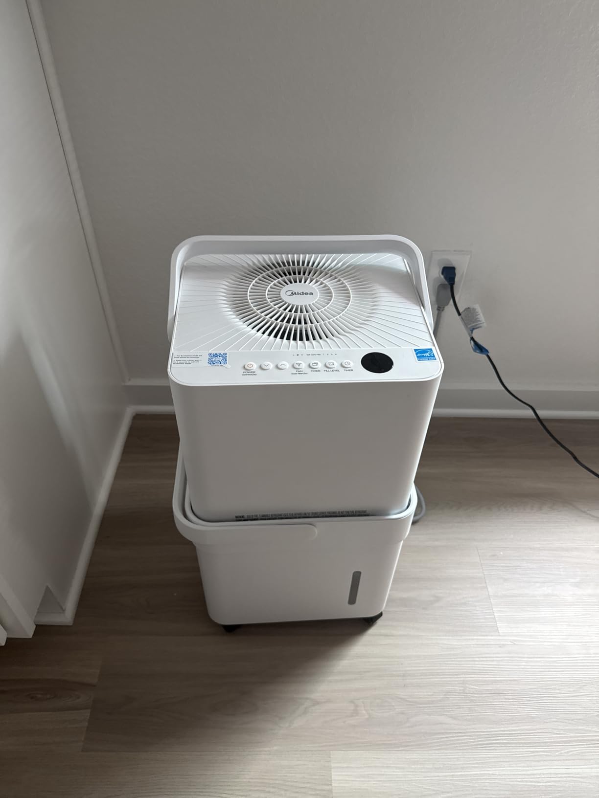 Midea Cube 20 Pint Dehumidifier for Basement, Up to 1,500 Sq. Ft. dehumidifier with drain hose, ENERGY STAR Certificated, Smart Control, Compatible with Alexa, White customer photo 2