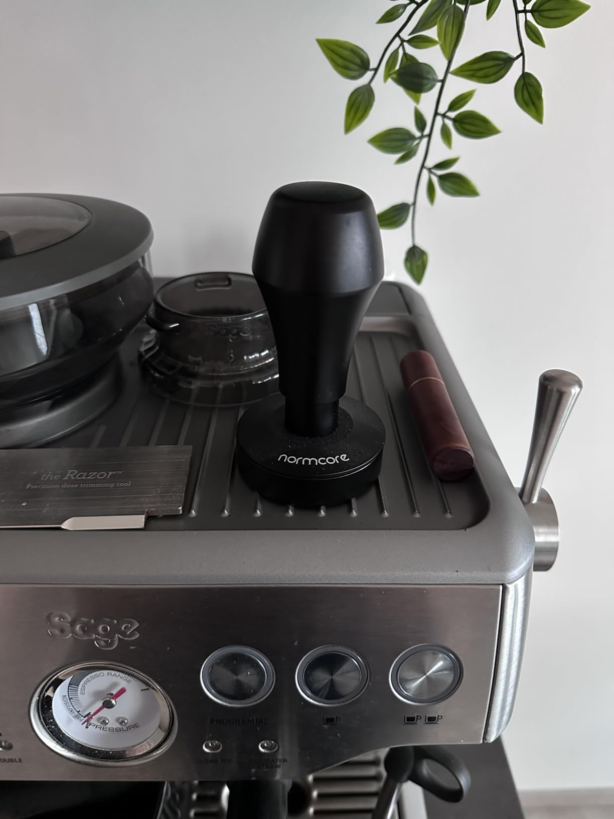 Normcore V4 Coffee Tamper 53.3mm - Spring-Loaded Tamper - Barista Espresso Tamper with 15lb / 25lb / 30lbs Replacement Springs - Anodized Aluminum Handle and Stand - Flat Base, Black customer photo 2
