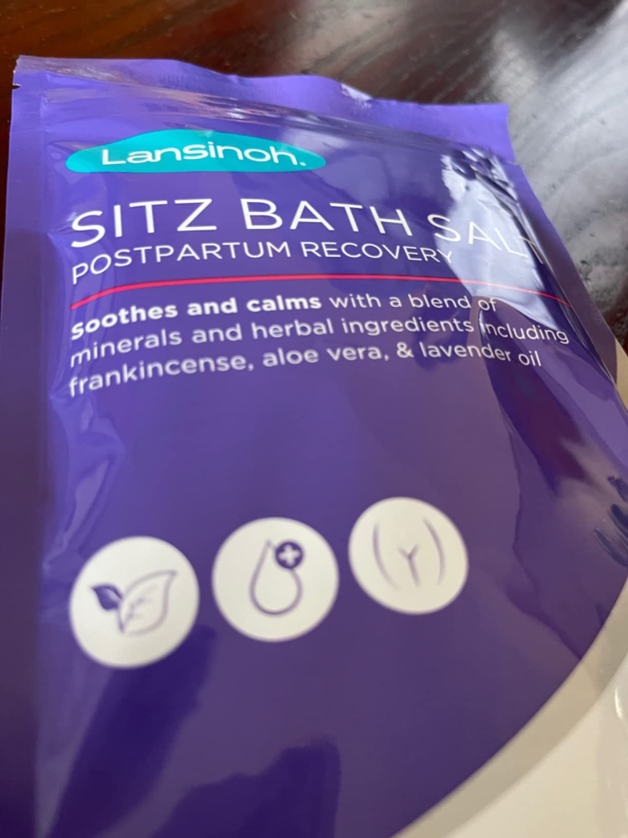 Lansinoh Sitz Bath Salts for Postpartum Care, Perineal Soak with Epsom Salt, Aloe Vera, Lavender & Frankincense Oil, 10 Ounces customer photo 1