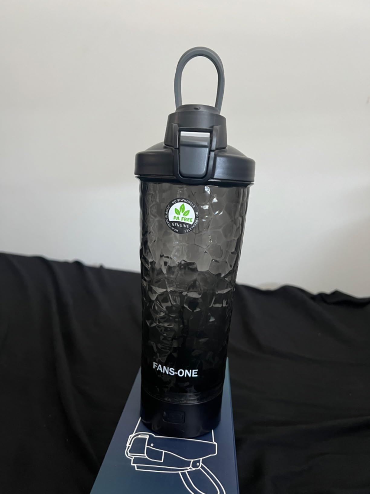 FANS-ONE Premium Electric Protein Shaker Bottle, 24 oz Lockable Blender Shaker Bottles, Made with Tritan, BPA Free, USB Rechargeable Mixer Blender Cup for Protein Shakes, Black customer photo 2