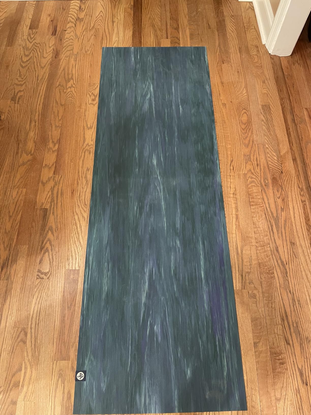 Manduka eKO SuperLite Yoga Mat - 1.5mm Natural Rubber | Foldable & Travel Friendly | Soft Textured Surface | Eco-friendly customer photo 1