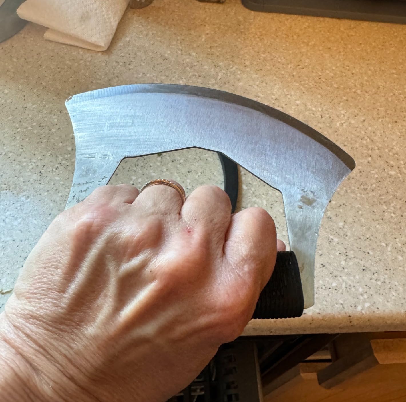 Salad Chopper Mezzaluna Knife with Protective Cover and Anti-Slip Handle - Stainless Steel Vegetable Cutter, Onion Chopper, Pizza Cutter customer photo 2