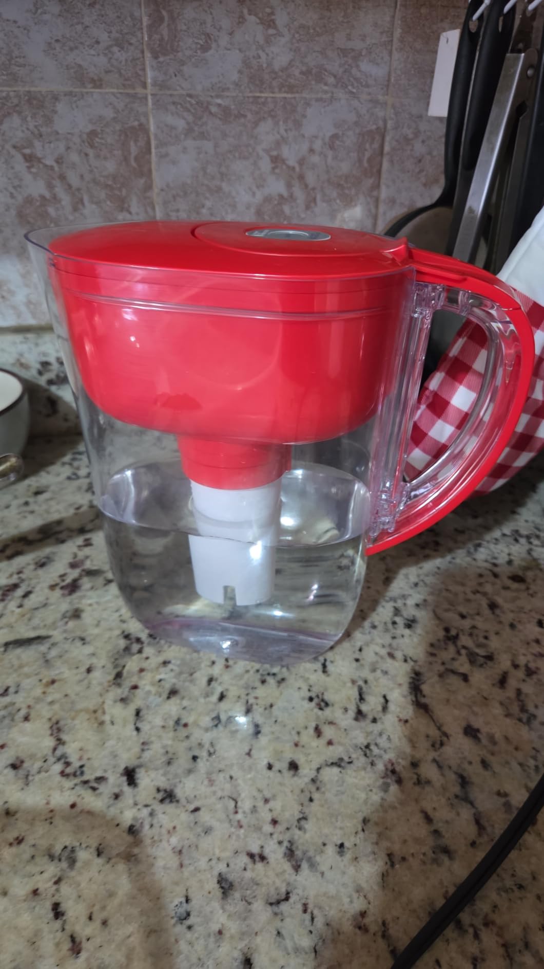 Brita Metro Small 6-Cup Water Filter Pitcher, WQA NSF/ANSI Certified, Mini-Fridge Friendly, Removes Chlorine Taste & Odor, Reduces Zinc, Copper & Mercury, 1 Standard Filter, Lasts 2 Months, White customer photo 1