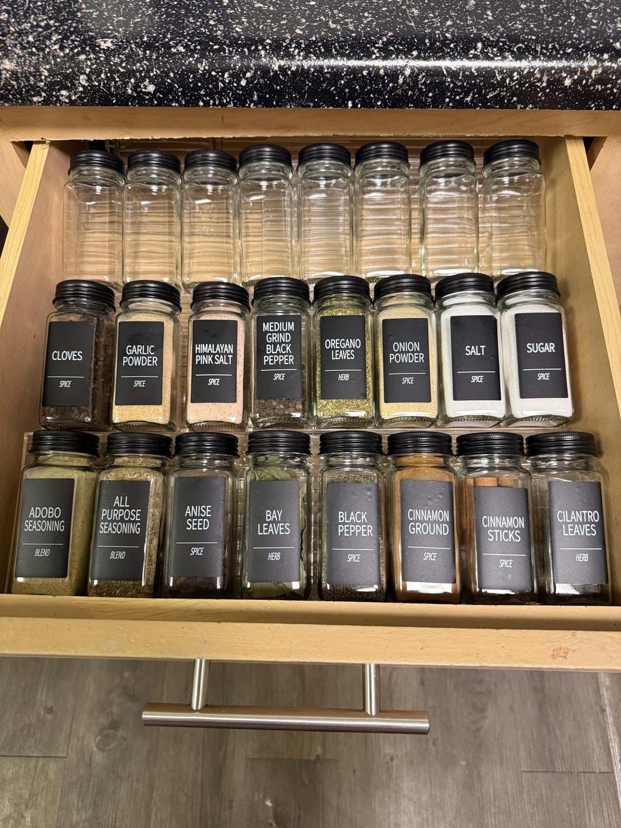 Churboro 25 Spice Jars with 547 Labels- Glass Spice Jars with Black Metal Caps, 4oz Empty Spice Containers with Shaker Lids customer photo 1