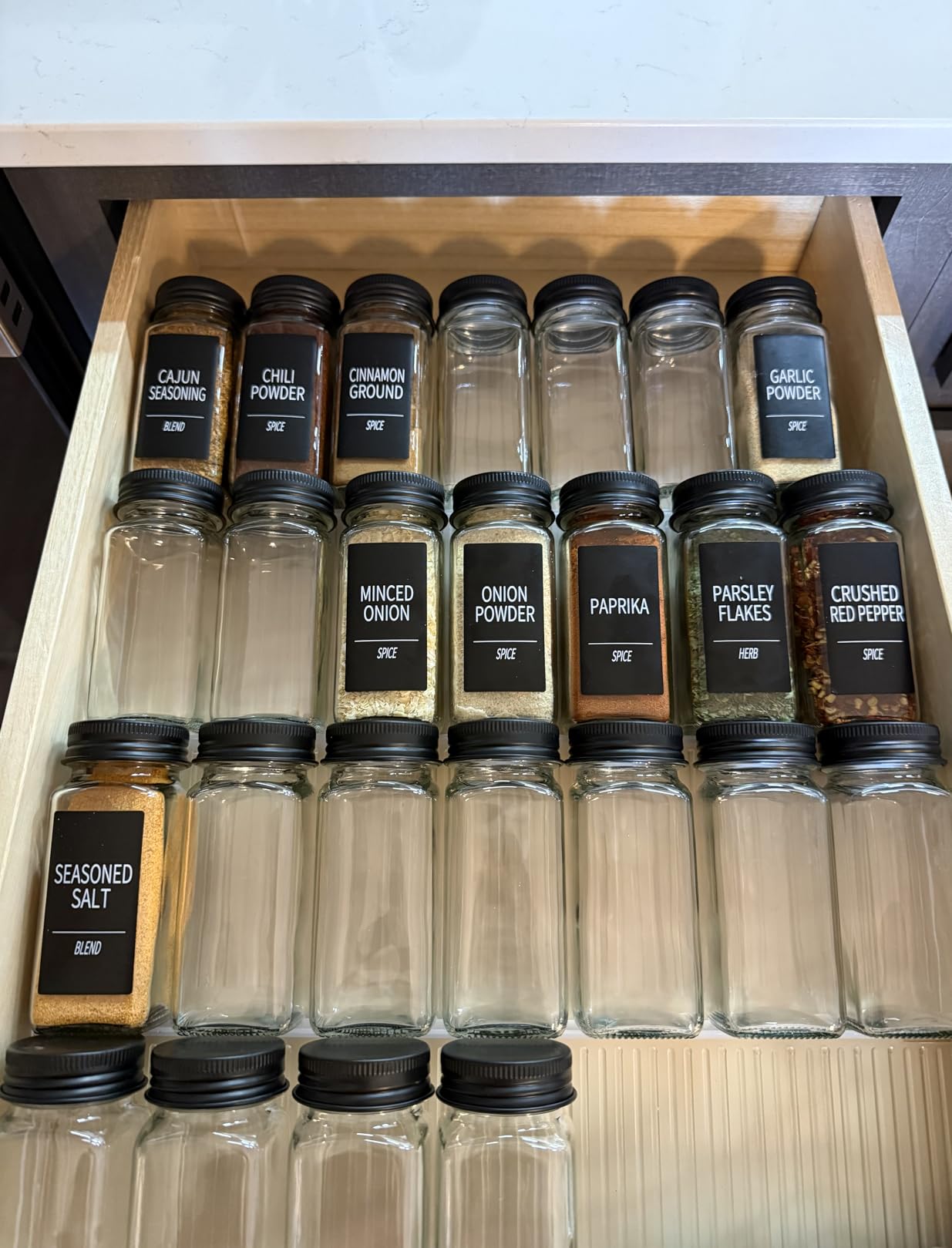 Churboro 25 Spice Jars with 547 Labels- Glass Spice Jars with Black Metal Caps, 4oz Empty Spice Containers with Shaker Lids customer photo 2