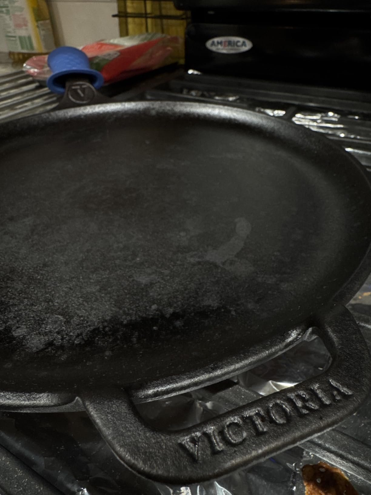 Victoria 15-Inch Cast Iron Comal Pizza Pan with 2 Side Handles, Preseasoned with Flaxseed Oil, Made in Colombia customer photo 1