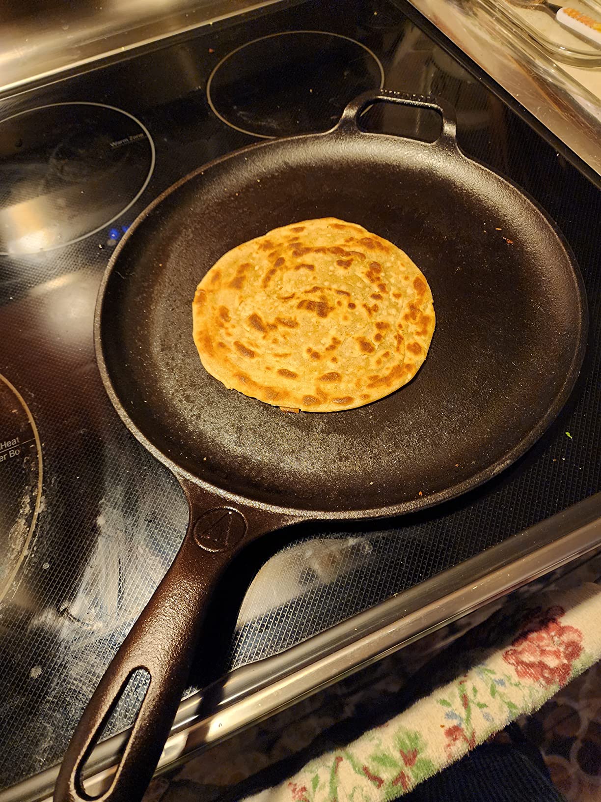 Victoria 15-Inch Cast Iron Comal Pizza Pan with 2 Side Handles, Preseasoned with Flaxseed Oil, Made in Colombia customer photo 2